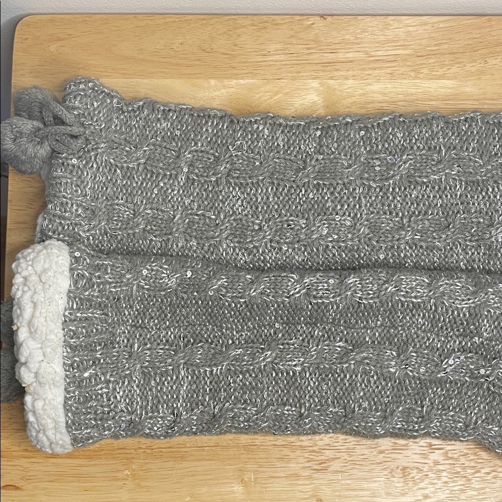 Elegant Gray Knit Slipper Socks - Picture 3 of 3